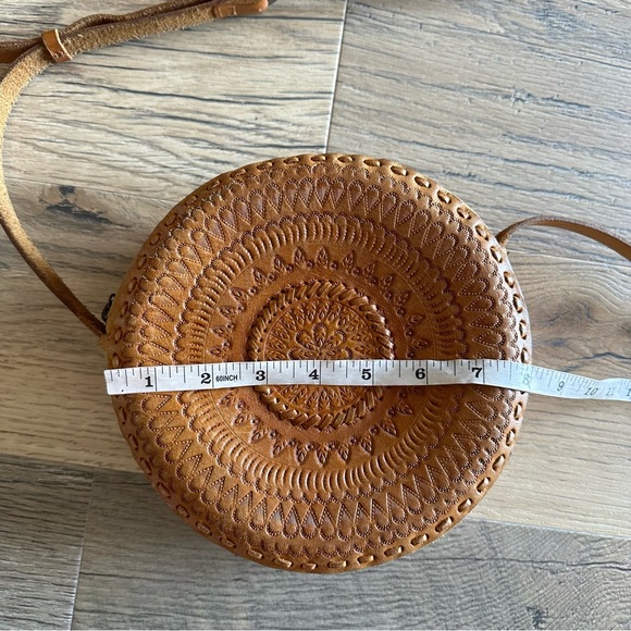 R.P.S Small Leather Circle Round Crossbody Purse - Picture 8 of 15